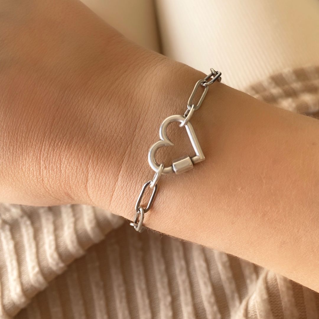 Heart and outlet lock bracelet