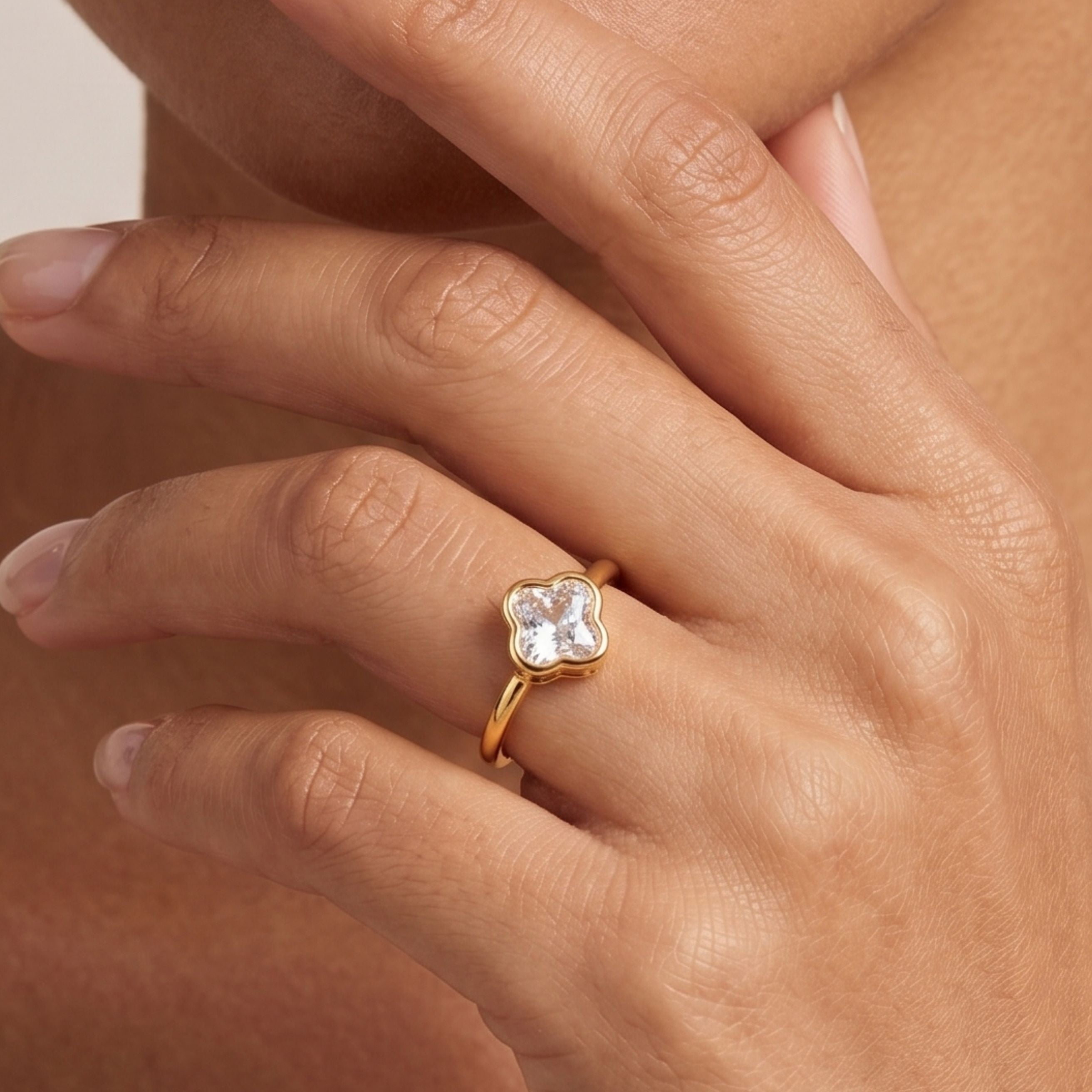 Clover Solitaire Ring in Gold