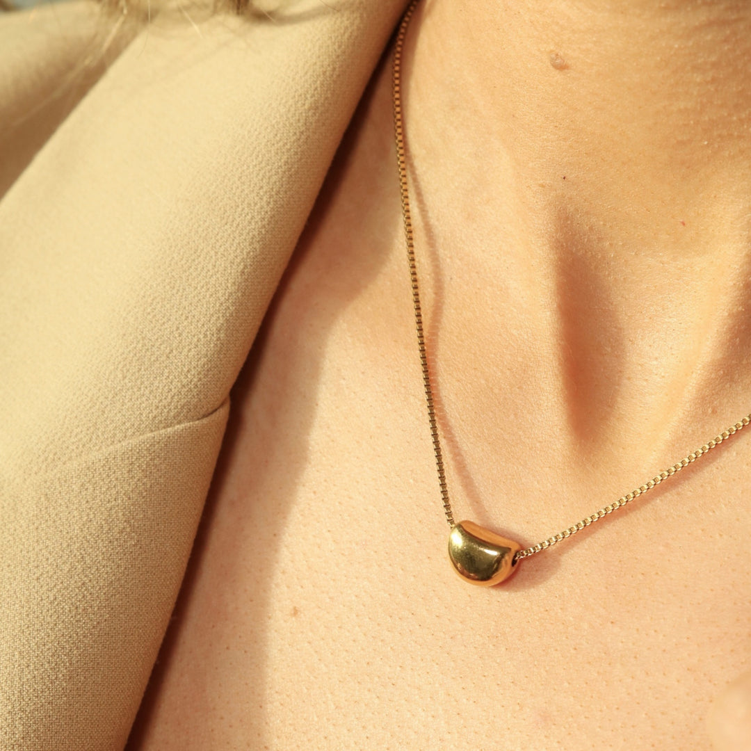 Amara Pebble Necklace, Gold