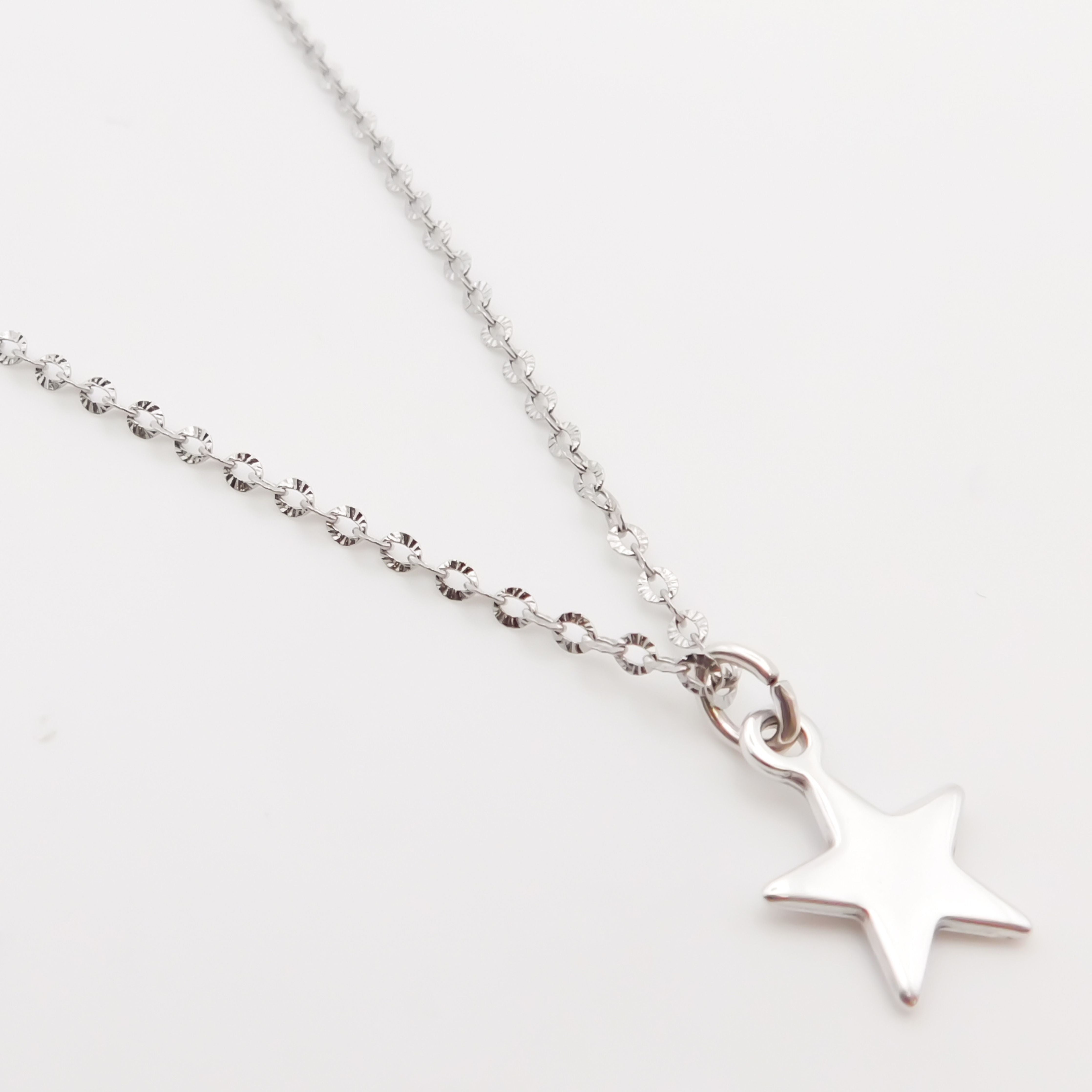 Star decorated sale chain choker