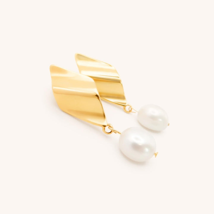 Suvi Wavy Pearl Studs, Gold