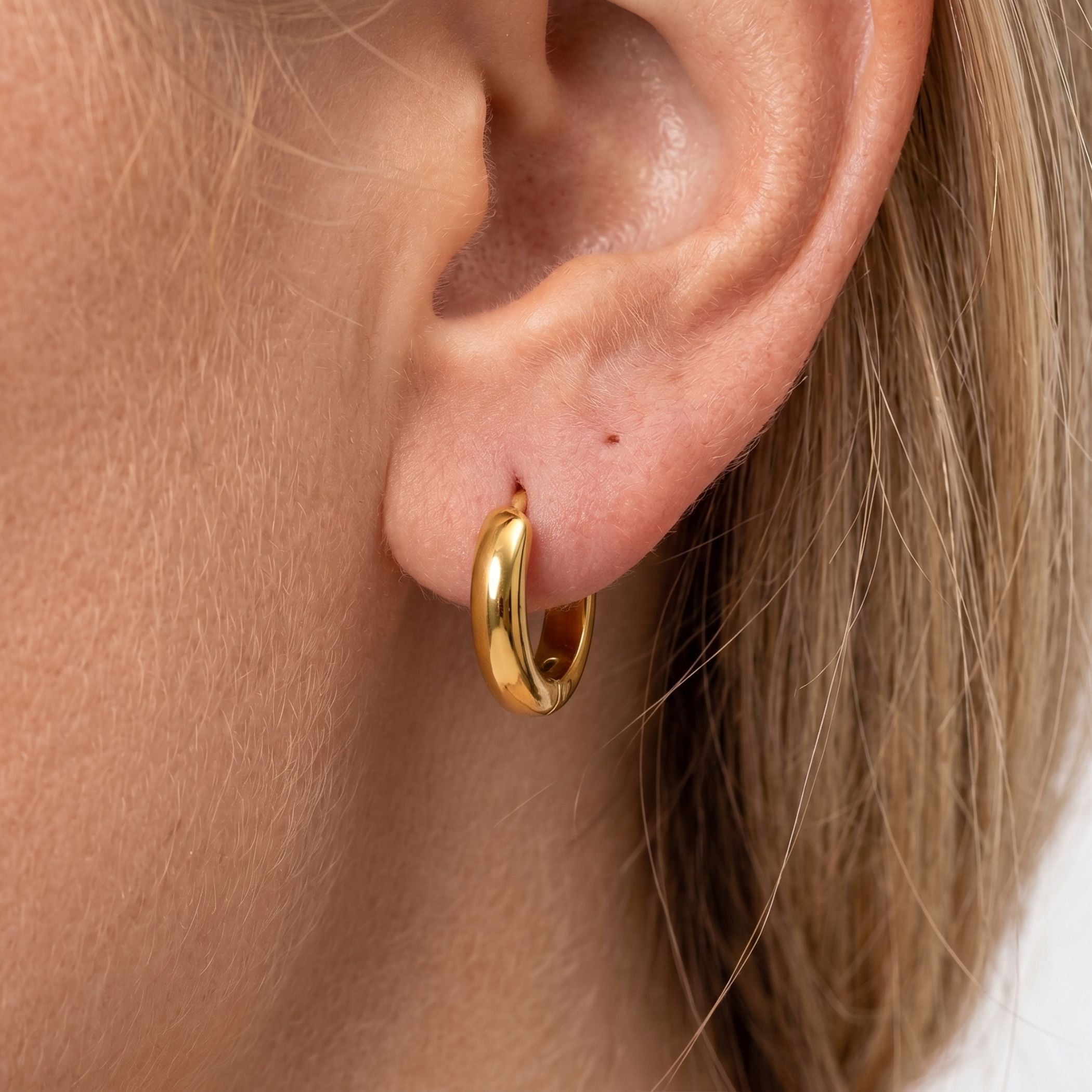 Atlas Chunky Hoops in Gold