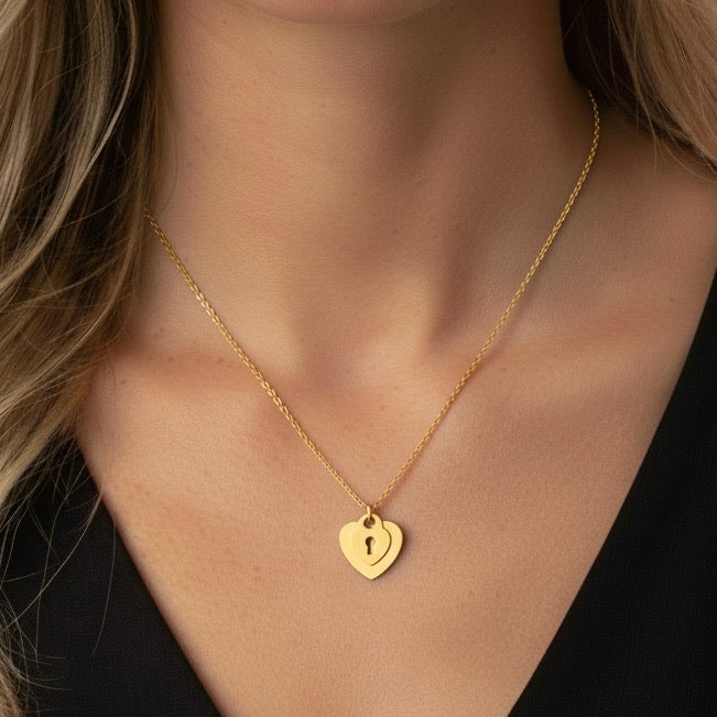 Gold double heart necklace with keyhole detail in 18k gold-plated stainless steel – waterproof & tarnish-free.