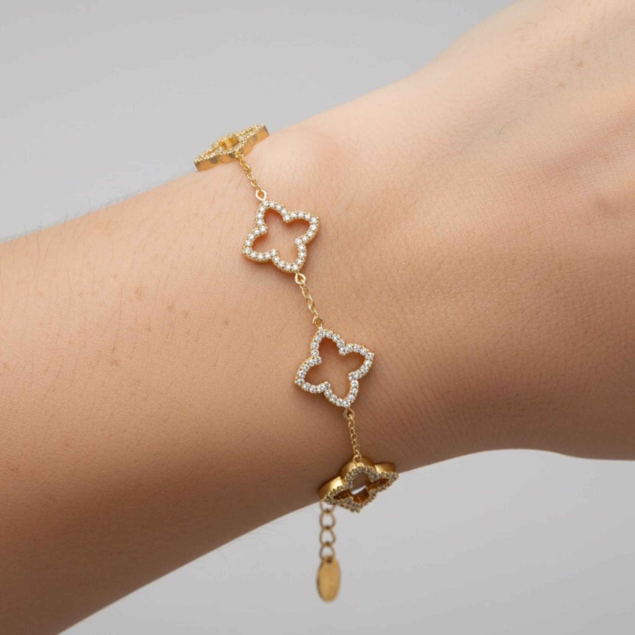 Multi Crystal Clover Bracelet in Gold