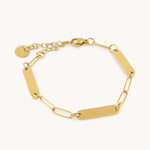 Gold paperclip chain bracelet with polished bar links in 18k gold-plated stainless steel – waterproof & tarnish-free.